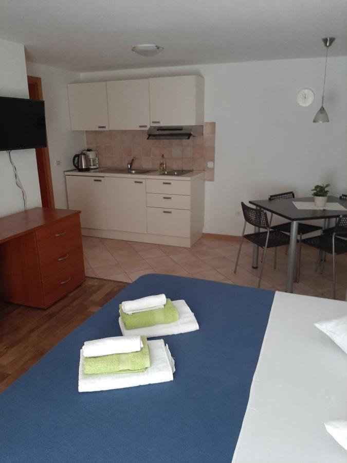 Old Town Cres Apartments Экстерьер фото