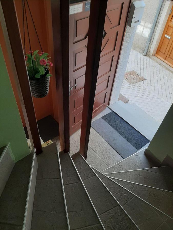 Old Town Cres Apartments Экстерьер фото