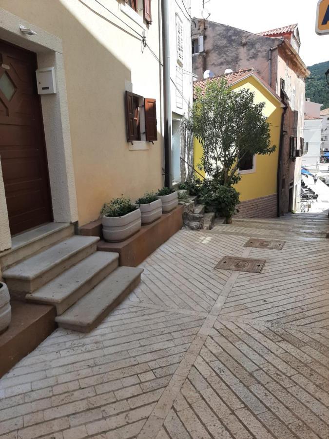 Old Town Cres Apartments Экстерьер фото