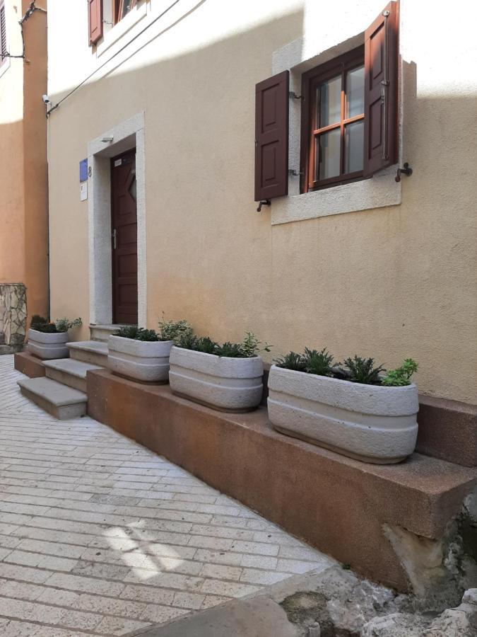 Old Town Cres Apartments Экстерьер фото