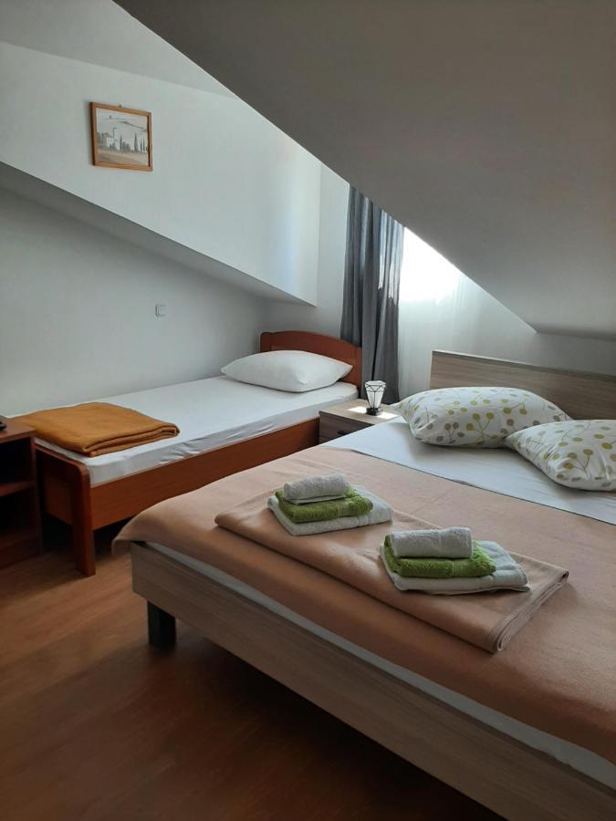 Old Town Cres Apartments Экстерьер фото