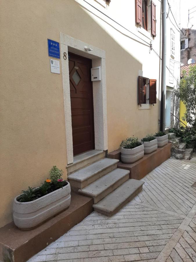 Old Town Cres Apartments Экстерьер фото